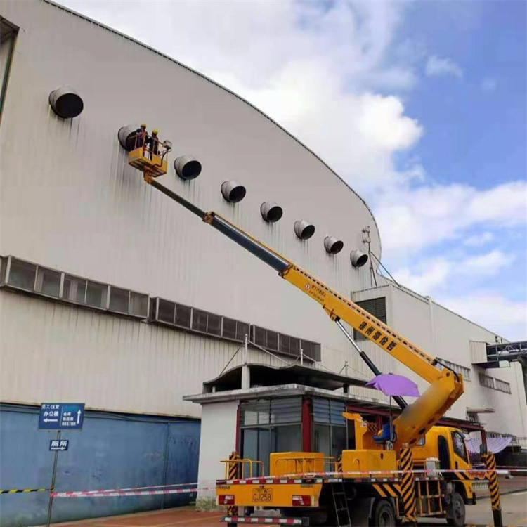 简阳高空作业车出租服务：专业广告牌安装解决方案