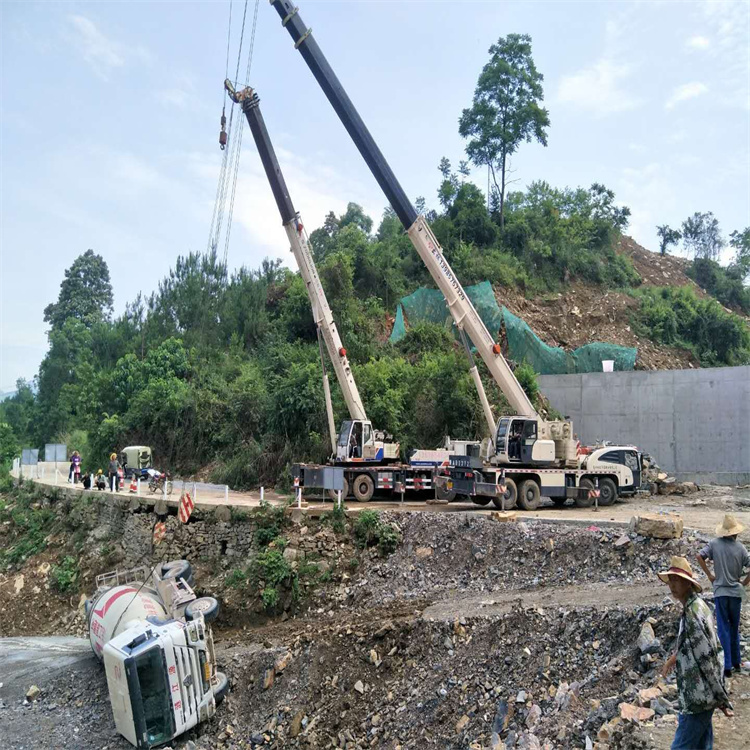 简阳汽车掉沟里叫吊车救援要多少钱
